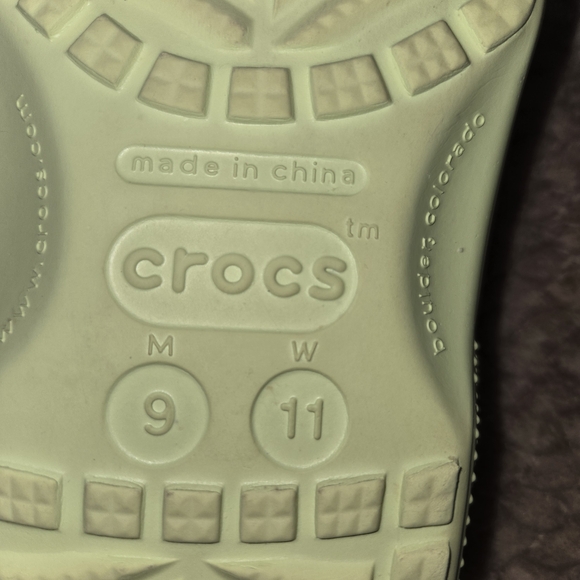 CROCS Adult Light Green Clog. Size 11 For Women Size 9 For Men. Includes Jibbitz - Picture 9 of 16